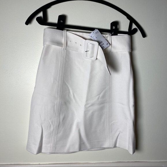 White mini skirt with removable belt - Picture 2 of 4